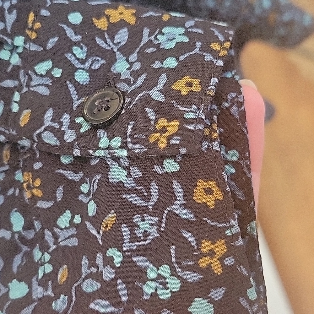 Ann Taylor LOFT Button Front Top - Picture 4 of 9